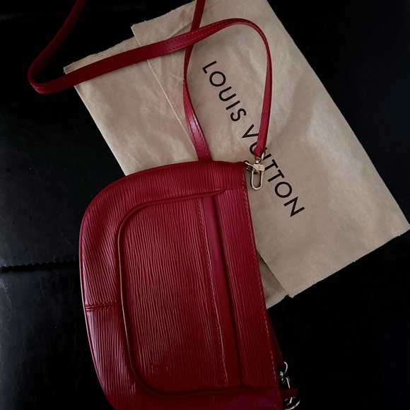 Louis Vuitton Handbags - Louis Vuitton Sarvanga shoulder bag in red Epi leather